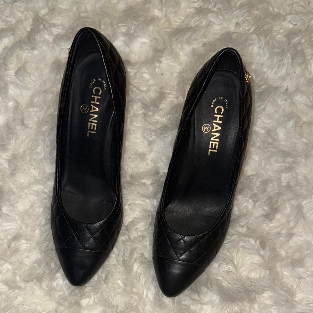 CHANEL Black Heels Classic Leather Pumps